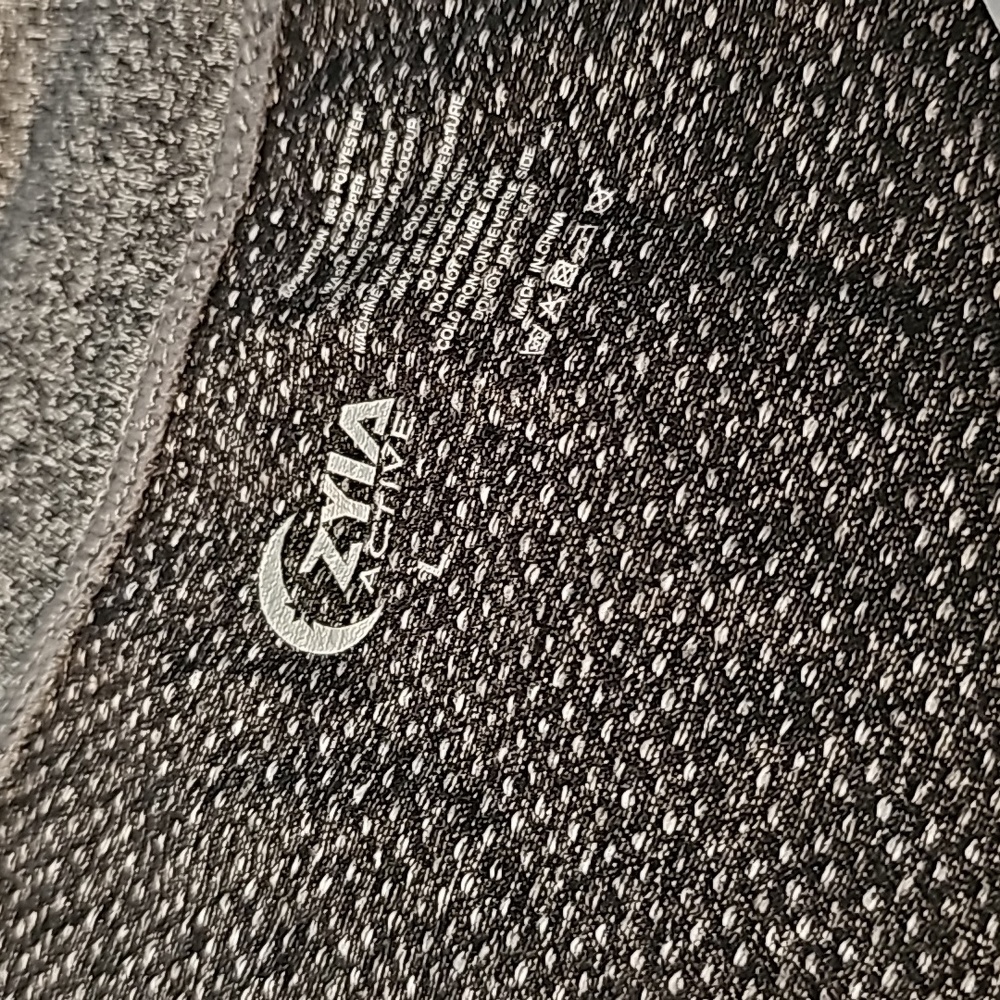 Zyia Heathered Black Running Long Sleeve